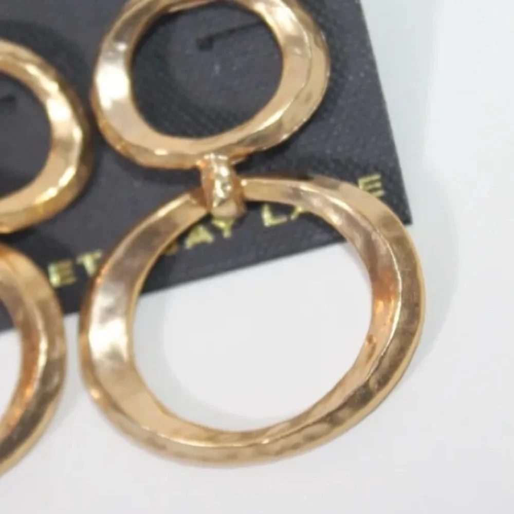 NWT KENNETH JAY LANE GOLD TONE HAMMERED POST DROP WAVY OVAL HOOP EARRINGS - Picture 2 of 4